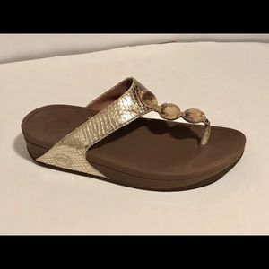 FitFlop  Petra Gold Thong Sandal Sz 8